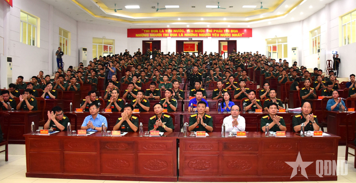 Các đại biểu dự khai mạc hội thi.