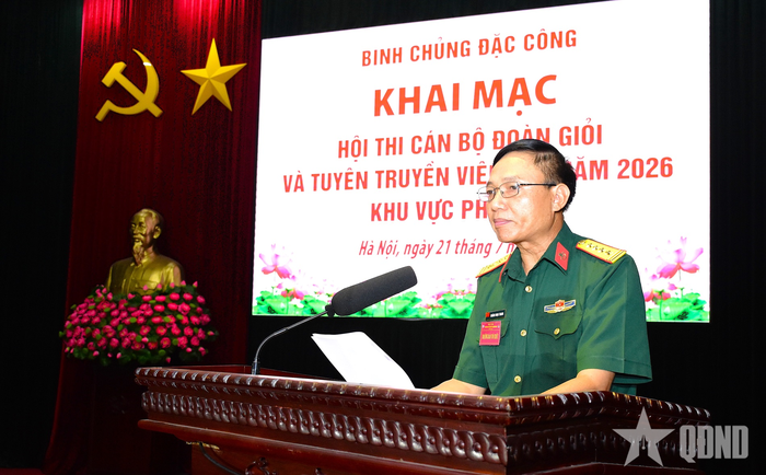 Đại tá Hoàng Ngọc Thanh, Phó chính ủy Binh chủng Đặc công, Trưởng ban tổ chức hội thi phát biểu khai mạc.