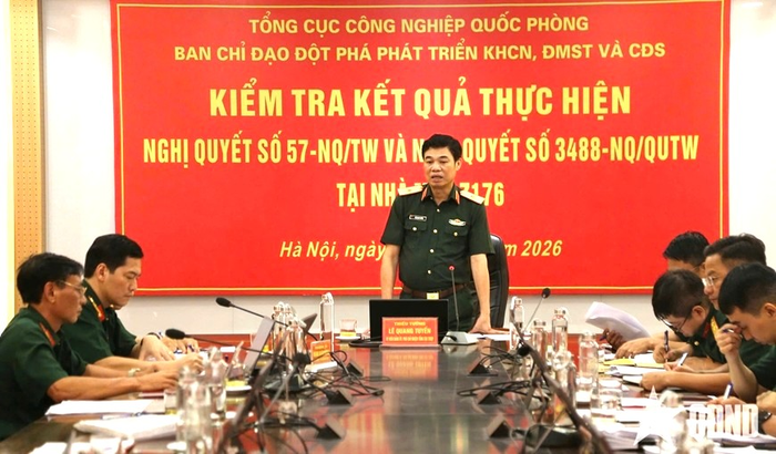 Thiếu tướng Lê Quang Tuyến, Phó chủ nhiệm Tổng cục Công nghiệp quốc phòng chủ trì hội nghị.