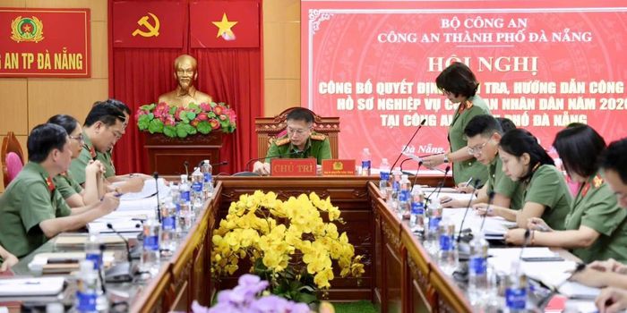 Đại tá Nguyễn Văn Tăng chủ trì hội nghị.