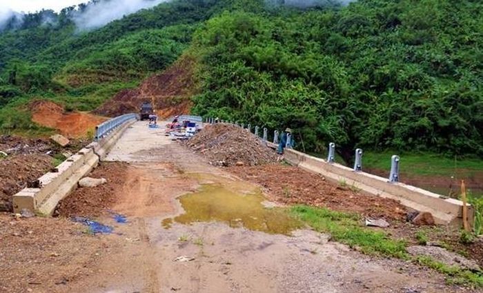 Việc kéo dài nhiều năm khiến nhiều hạng mục Dự án Đường nối Nam Giang - Tây Giang xuống cấp.