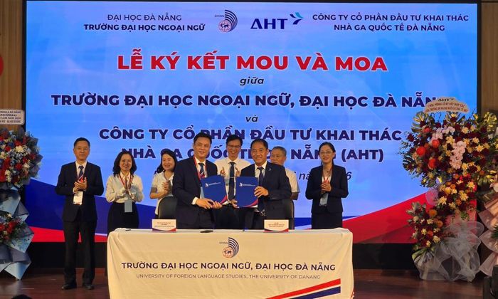 Dịp này, Trường ĐH Ngoại ngữ - Đại học Đà Nẵng cũng ký kết các biên bản ghi nhớ với các đối tác nhằm đảm bảo đầu ra việc làm cho sinh viên