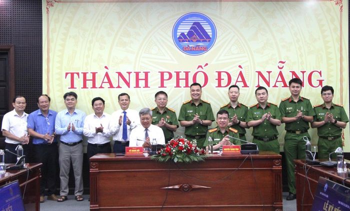 Lãnh đạo UBND TP Đà Nẵng và Trung tâm Dữ liệu quốc gia ký kết biên bản ghi nhớ hợp tác về dữ liệu, quản trị dữ liệu và chuyển đổi số chiều 21-7