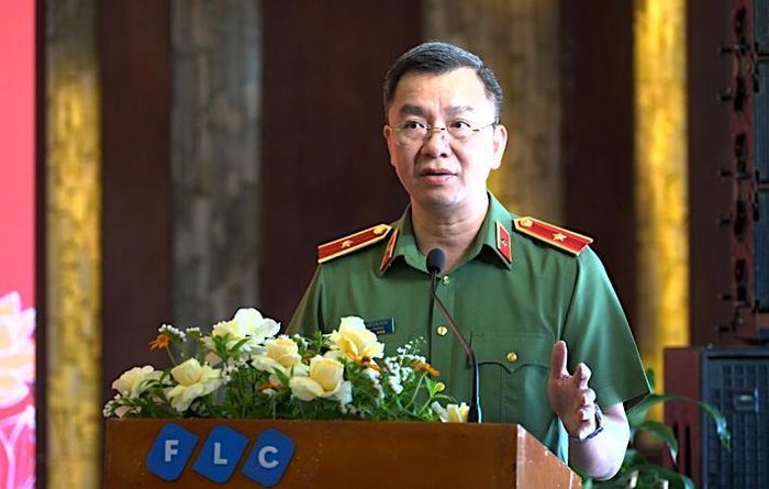 Thiếu tướng Phạm Kim Đĩnh, Cục trưởng Cục Công tác chính trị chủ trì tọa đàm
