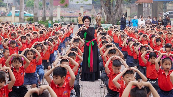Hòa Minzy tận dụng các yếu tố văn hóa địa phương quảng bá MV Bắc Bling (Ảnh: NSCC)