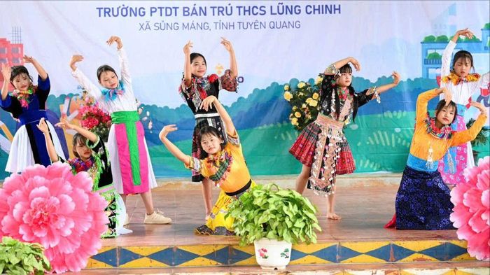 Học sinh trường Phổ thông dân tộc Bán trú THCS Lũng Chinh, xã Sủng Máng, tỉnh Tuyên Quang. Ảnh: ĐỖ TRUNG