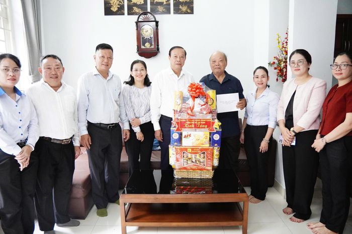 Đồng chí Nguyễn Văn Thọ thăm hỏi, tri ân ông Lê Đình Dực