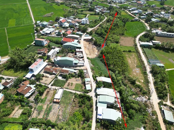 Nhiều khu vực nhà dân xây dựng chồng lấn trên hành lang thoát lũ nhánh sông Cát