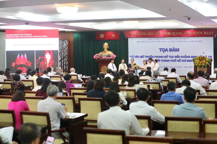 Hội đồng Lý luận, phê bình văn học nghệ thuật TPHCM, Ban Tuyên giáo và Dân vận Thành ủy TPHCM tổ chức tọa đàm “Từ giữ gìn thuần phong mỹ tục đến khẳng định hệ giá trị con người Thành phố Hồ Chí Minh”. Ảnh: DŨNG PHƯƠNG