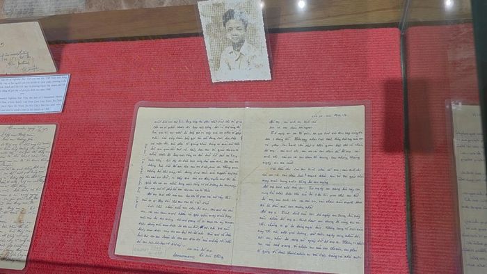 Bức thư của liệt sĩ Lê Tiến thông (1965 - 1990) hy sinh tại chiến trường Campuchia gửi Mẹ Việt Nam Anh hùng Lê Thị Sơn quê tại phường Nguyệt Viên, tỉnh Thanh Hóa