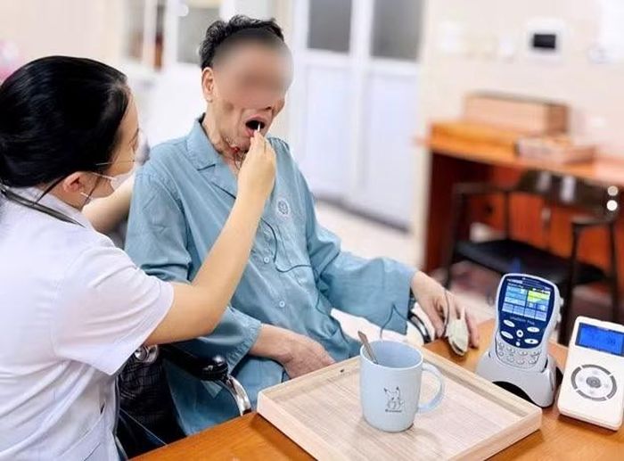 Điều trị cho bệnh nhân bị rối loạn nuốt sau đột quỵ - Ảnh BVCC