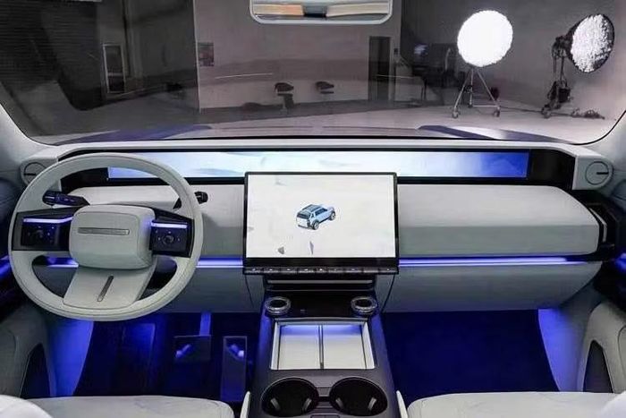 Freelander 8 sử dụng hệ truyền động mở rộng phạm vi hoạt động (EREV), kết hợp máy xăng 4 xi-lanh, tăng áp, dung tích 1.5L đóng vai trò máy phát điện với công suất tối đa 154 mã lực và pin 3 thành phần CATL Freevoy có dung lượng 60,331 kWh. Theo Chery - Jaguar Land Rover, xe có phạm vi hoạt động thuần điện đạt 221 km theo tiêu chuẩn WLTC.