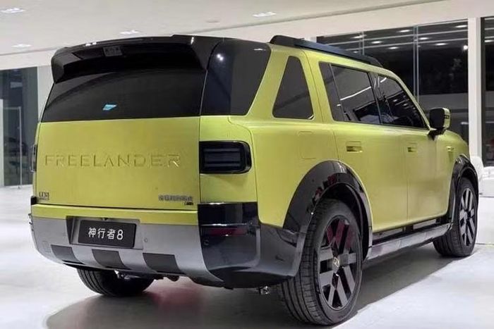 Freelander 8 là mẫu xe đầu tiên của thương hiệu Freelander độc lập, được thành lập thông qua sự hợp tác giữa Chery và Jaguar Land Rover. Mẫu xe sẽ được sản xuất tại Trung Quốc theo mô hình liên doanh.
