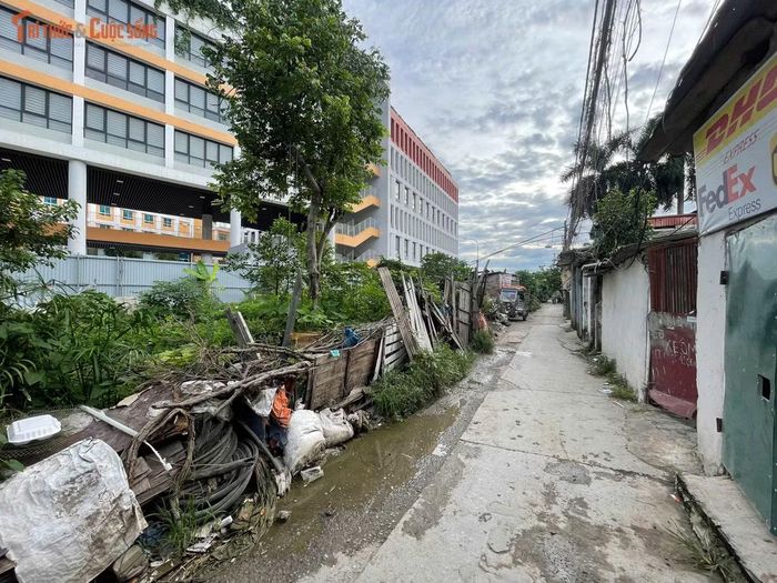 Khu vực ngõ 252 Mỹ Đình hiện vẫn là điểm chưa hoàn thành giải phóng mặt bằng. Mới đây, UBND phường Từ Liêm đã ban hành quyết định thu hồi hơn 24.332,5 m² đất để tiếp tục triển khai dự án, dự kiến hoàn thành trong quý IV/2026.