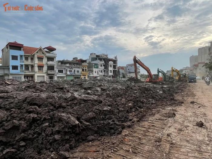 Kênh La Khê có chiều dài cải tạo hơn 5 km, giữ vai trò là tuyến dẫn nước chính của Dự án cải thiện hệ thống tiêu nước khu vực phía Tây TP Hà Nội.