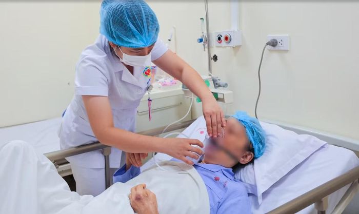 Chăm sóc bệnh nhân tại bệnh viện - Ảnh BVCC