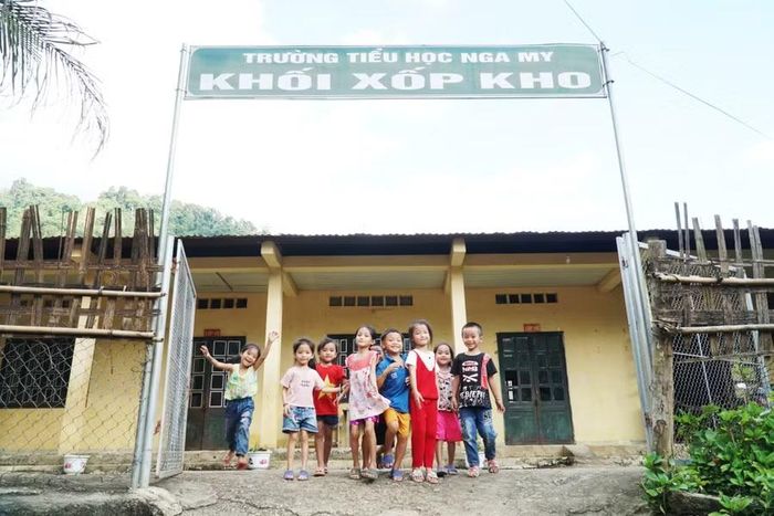 Học sinh tại điểm bản Xốp Kho, Trường Phổ thông DTBT Tiểu học Nga My, xã Nga My, Nghệ An. Ảnh: Hồ Lài