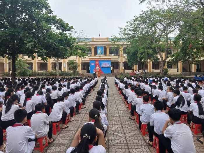 Hoạt động trải nghiệm tại Trường THCS Giang Sơn, xã Bạch Ngọc, Nghệ An. Ảnh: NTCC