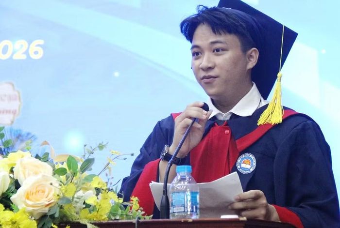 Tân cử nhân Nguyễn Quang Thọ chia sẻ cảm xúc trong ngày nhận bằng tốt nghiệp.