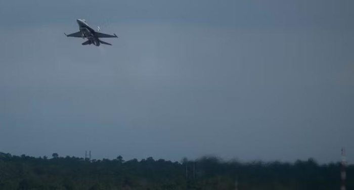 Một chiếc F-16 được cải tiến theo chương trình VENOM.