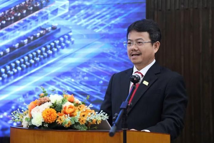 Ông Trần Hữu Dũng, Giám đốc Công viên phần mềm Quang Trung phát biểu tại diễn đàn. Ảnh: Hà An.