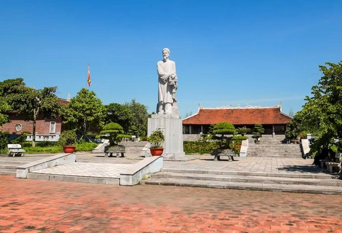Khu lưu niệm danh nhân văn hóa Lê Quý Đôn (xã Lê Quý Đôn, tỉnh Hưng Yên).