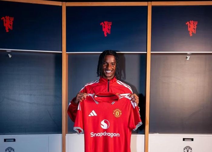 Tynan Thompson chính thức gia nhập Man United.