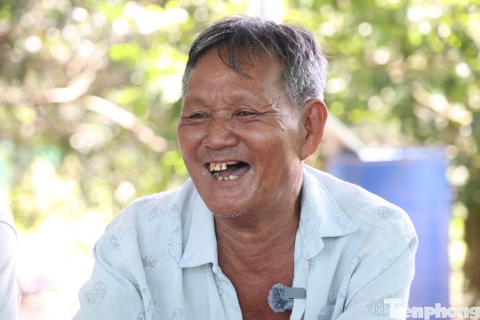 Ông Huỳnh Văn Chành luôn xem bà Lệ như người chị dâu trong gia đình. Ảnh: Nguyễn Tiến