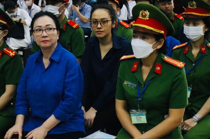 Bà Trương Mỹ Lan và cháu gái Trương Huệ Vân trong 1 lần hầu tòa. Ảnh: Tân Châu