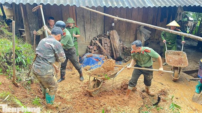 Tại các thôn, bản thuộc xã Lao Chải và Chế Tạo, thông tin liên lạc nhiều thời điểm bị gián đoạn, giao thông bị chia cắt. Đây đều là những địa bàn vùng sâu, vùng xa, thuộc nhóm khó tiếp cận nhất của tỉnh Lào Cai. Do giao thông bị cô lập nhiều ngày, nguồn nhu yếu phẩm tại chỗ dần khan hiếm, khiến công tác tiếp tế lương thực, thực phẩm gặp nhiều khó khăn.