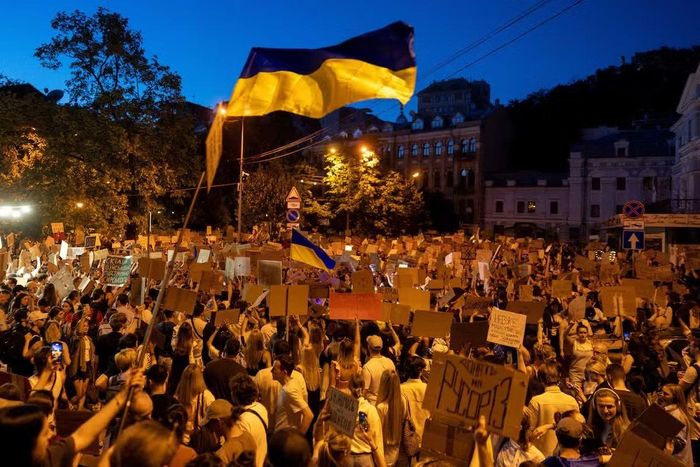 Người biểu tình ở Kiev, ngày 18/7. (Ảnh: Reuters)