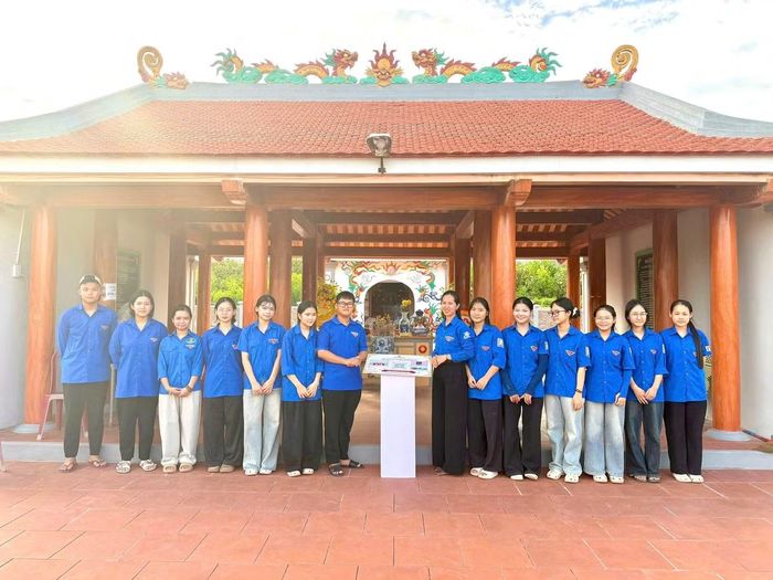 Một địa điểm di tích lịch sử được thiết kế bảng mã QR để người dân và du khách dễ dàng tra cứu thông tin.