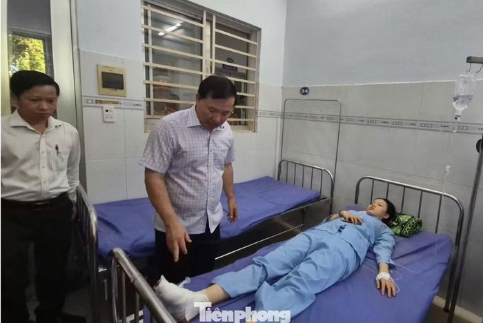 Nạn nhân bị thương sau vụ tai nạn. Ảnh: Văn Quân