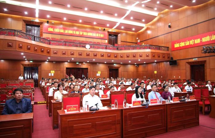 Hội nghị công bố các quyết định về công tác tổ chức cán bộ được tổ chức trực tiếp và trực tuyến với nhiều điểm cầu ở các xã, phường.