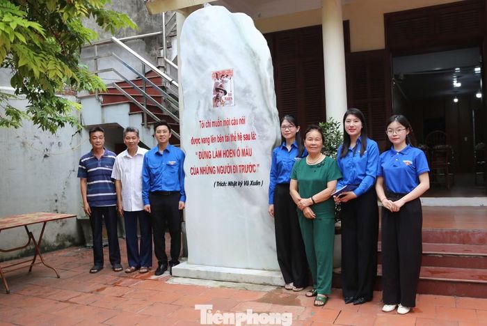 Đoàn công tác của Tỉnh Đoàn Thái Nguyên thăm gia đình Mẹ VNAH Đỗ Thị Thu.
