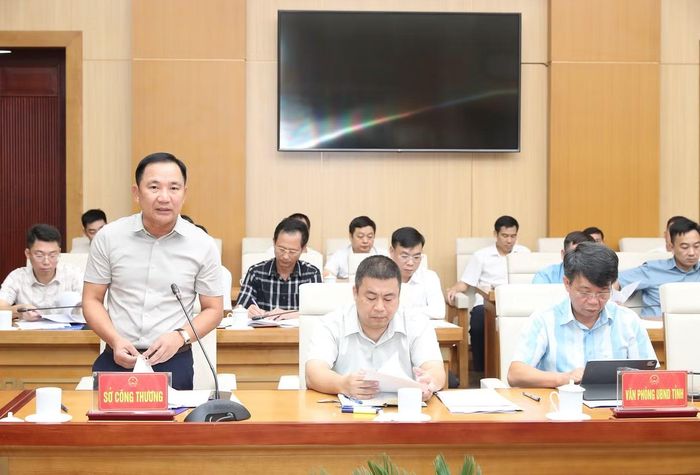 Giám đốc Sở Công Thương tỉnh Phú Thọ báo cáo tại hội nghị.
