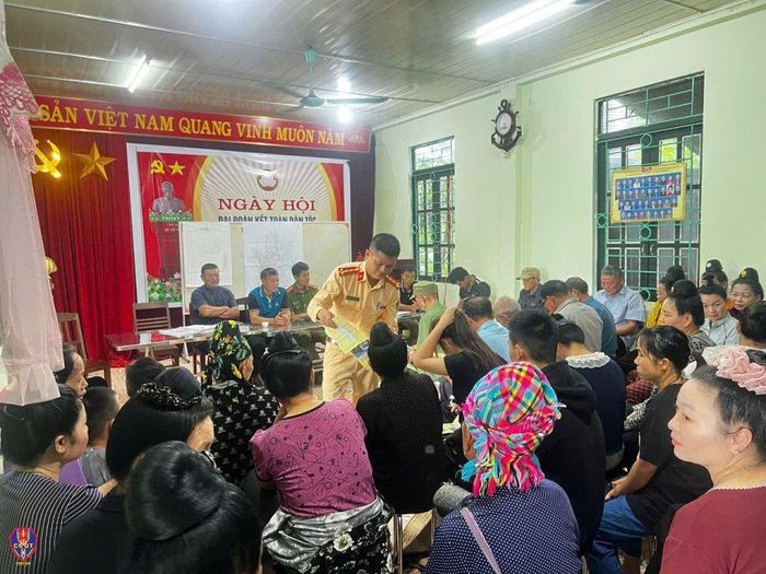 Tuyên truyền trực tiếp giúp nâng cao ý thức bảo đảm an toàn giao thông.