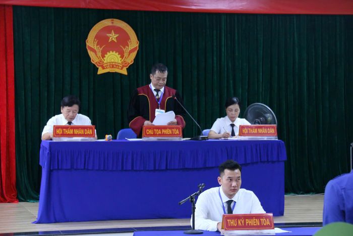 HĐXX phiên tòa lưu động.