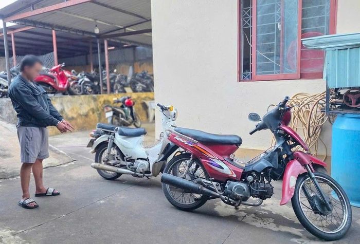Công an phường Pleiku đã bắt giữ Nguyễn Ngọc Quốc về hành vi trộm cắp tài sản. (Ảnh: B.B)