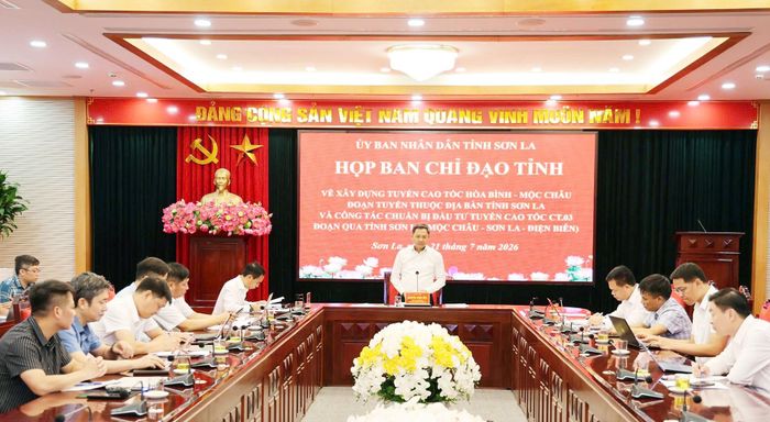Cuộc họp Ban Chỉ đạo xây dựng tuyến cao tốc Hòa Bình - Mộc Châu đoạn qua địa bàn tỉnh Sơn La. (Ảnh: SNews)