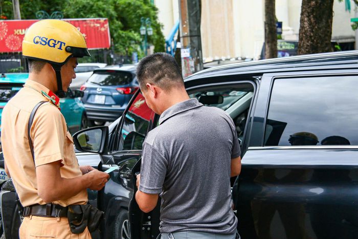 Hà Nội quyết liệt triển khai quy định mới về mức phạt vi phạm trật tự đô thị và giao thông.
