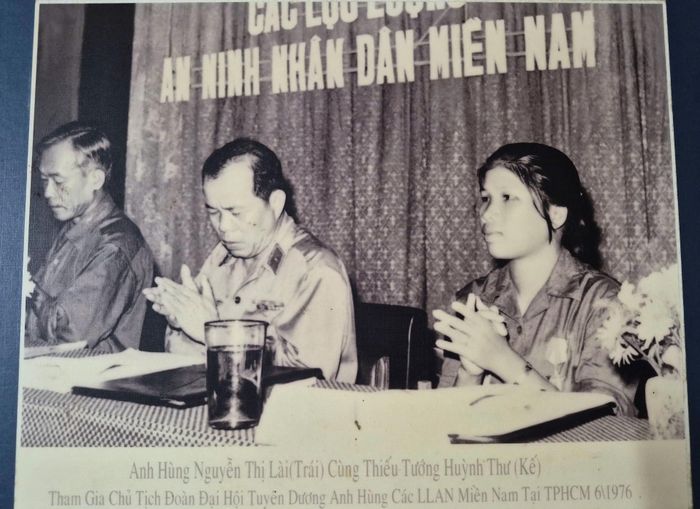 Anh hùng Nguyễn Thị Lài (ngoài cùng bên phải). Ảnh tư liệu
