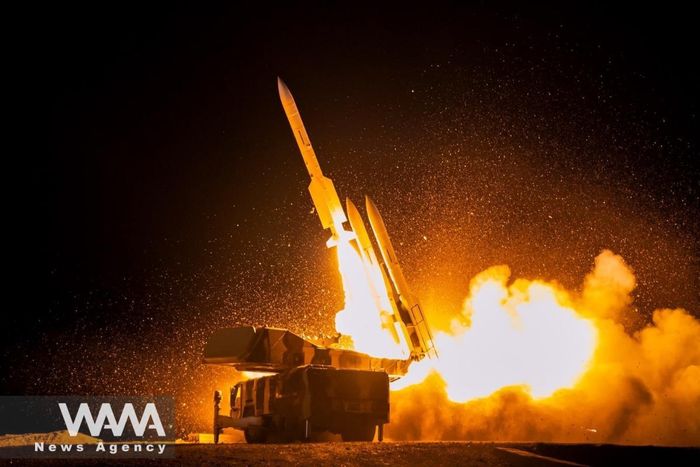 Iran phóng tên lửa tấn công các căn cứ quân sự của Mỹ ở Trung Đông. Ảnh: WANA