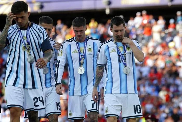Liệu đã có chuyện gì xảy ra với Messi và các đồng đội, trước khi họ bước ra sân đấu Tây Ban Nha? Ảnh: EFE