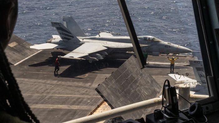 Tiêm kích Mỹ chuẩn bị không kích mục tiêu bên phía Iran. Ảnh: CENTCOM