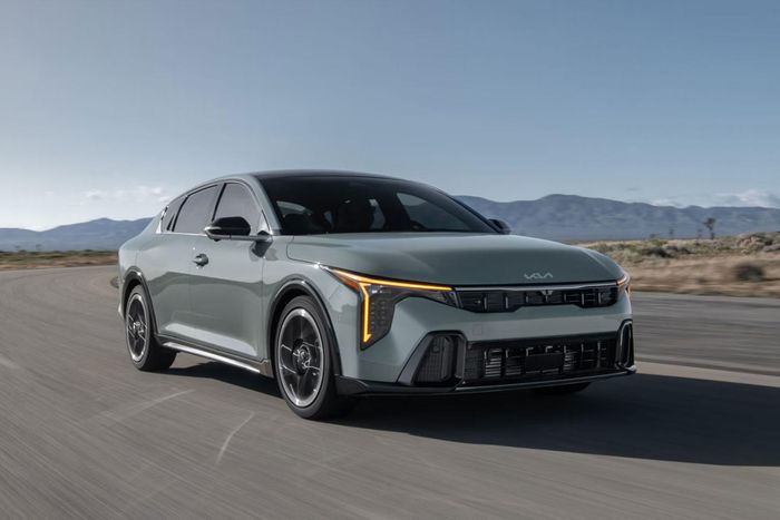 Consumer Reports cho biết KIA K4 có điểm tổng thể tương đương Toyota Corolla. Ảnh: KIA