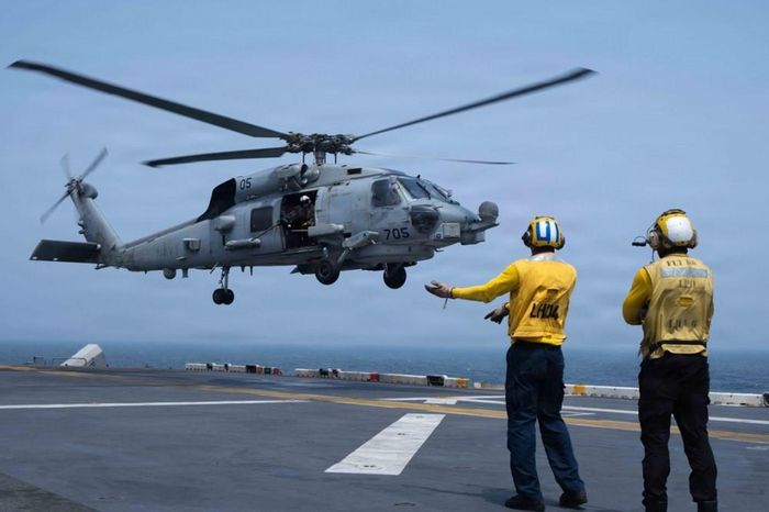 Các quân nhân Mỹ trên tàu USS Boxer được triển khai ở biển Ảrập. Ảnh: CENTCOM