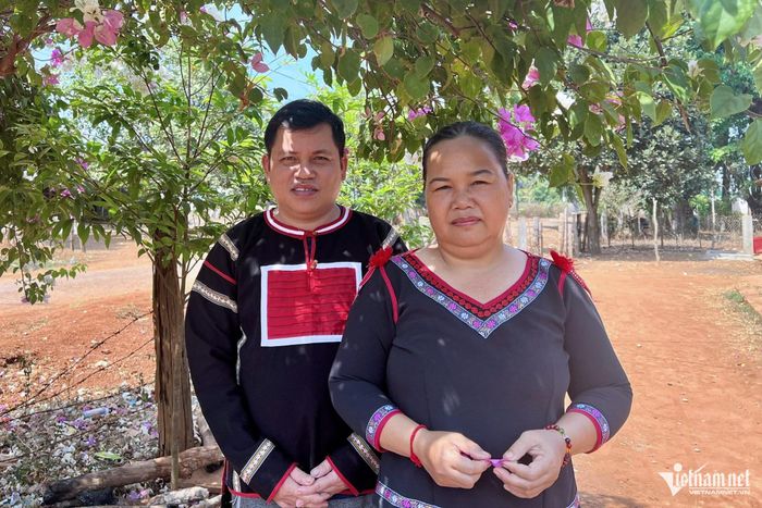 Chuyện tình của chị Siu H’Găng và anh Kpuih Bỗ như bông hoa nở giữa núi rừng biên cương. Ảnh: Ngọc Thu