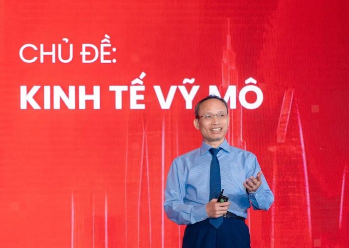 TS. Cấn Văn Lực tại sự kiện “Toàn cảnh thị trường bất động sản 6 tháng đầu năm 2026”