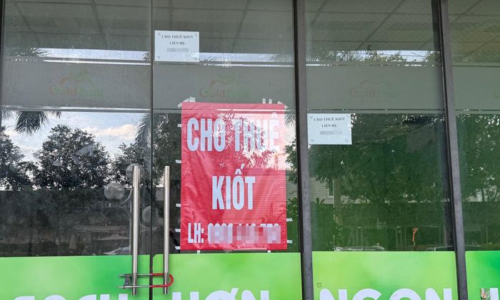 Nhiều quán đóng cửa sau thời gian hoạt động không hiệu quả. Ảnh: D.Anh